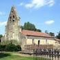 Benquet : L’église actuelle du quartier de Saint-Christau, édifiée au XIIIe siècle, remplacerait une église primitive de l'époque mérovingienne. Elle a été rebâtie en 1563 après son saccage et le massacre d’habitants en 1562 par une bande armée huguenote 